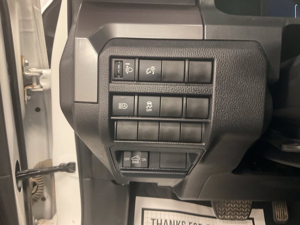 Used 2025 Toyota Tacoma SR5 AWD/4WD image 13