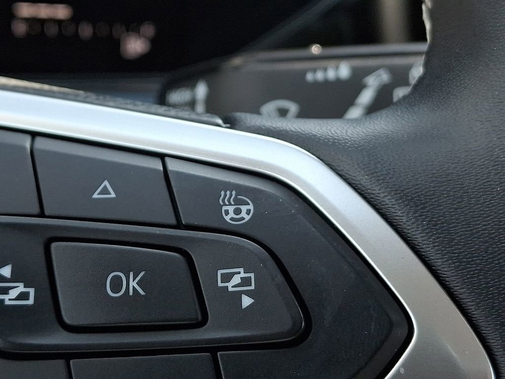Certified 2023 Volkswagen Taos SE w/ Panoramic Sunroof Package AWD/4WD image 28