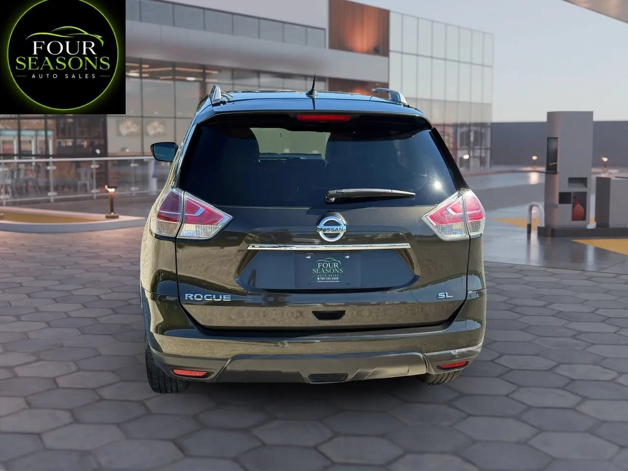 Used 2016 Nissan Rogue SL w/ SL Premium Package FWD image 5