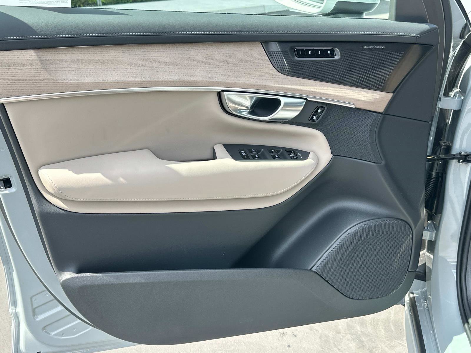 New 2026 Volvo XC90 T8 Plus image 11