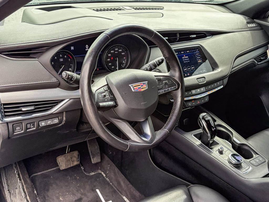 Used 2023 Cadillac XT4 Premium Luxury w/ Technology Package AWD/4WD image 6