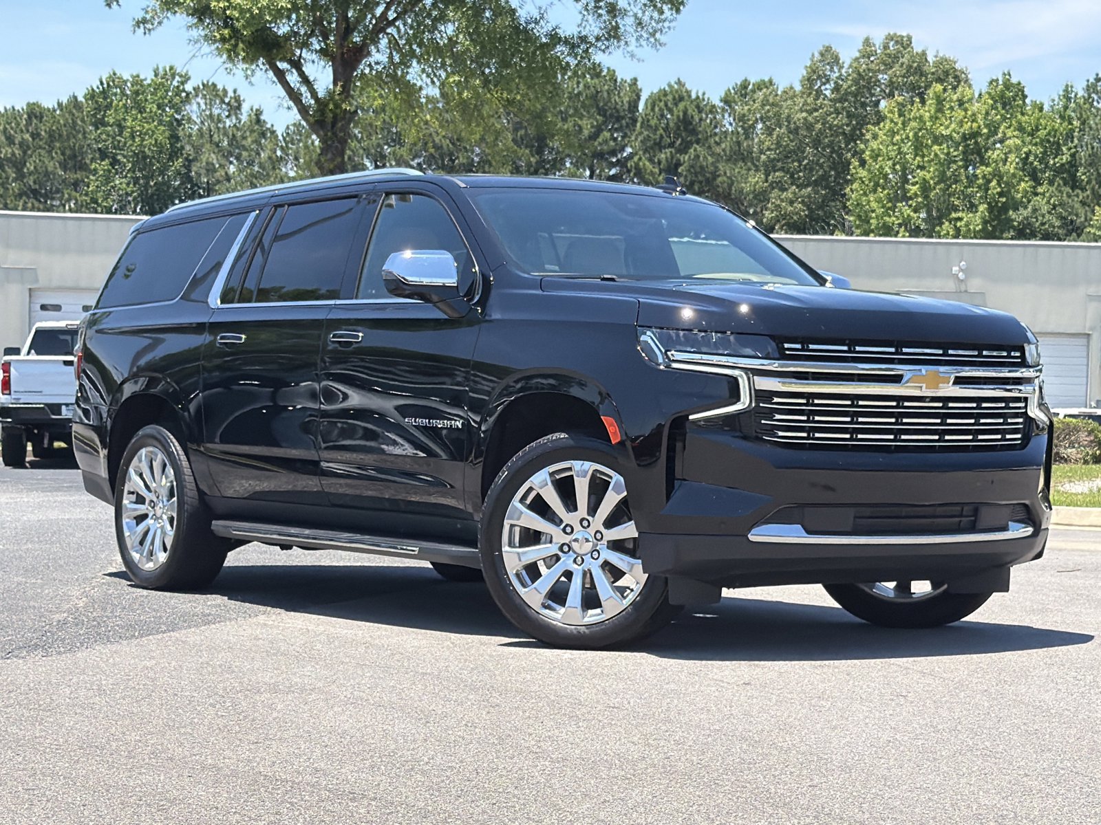 Used 2024 Chevrolet Suburban Premier w/ Premium Package RWD image 2