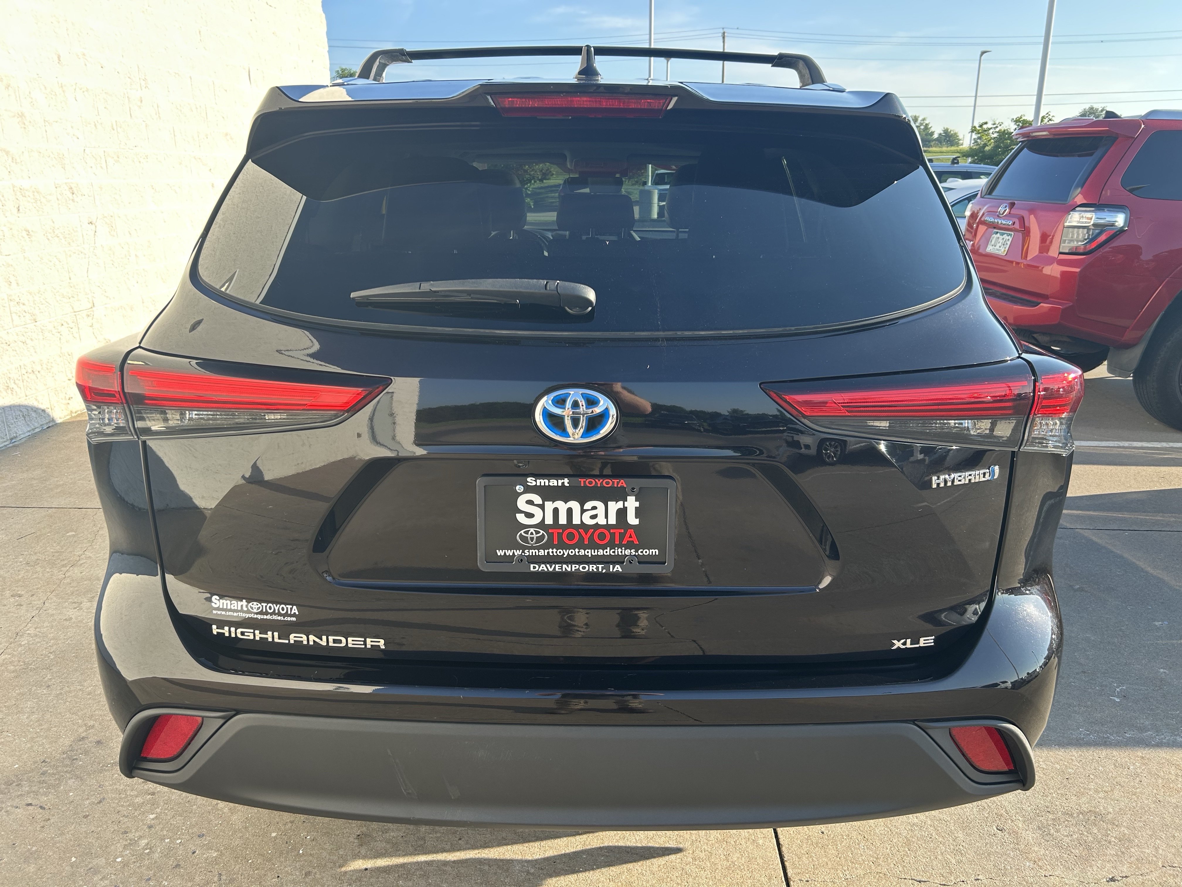 Used 2021 Toyota Highlander XLE AWD/4WD image 5