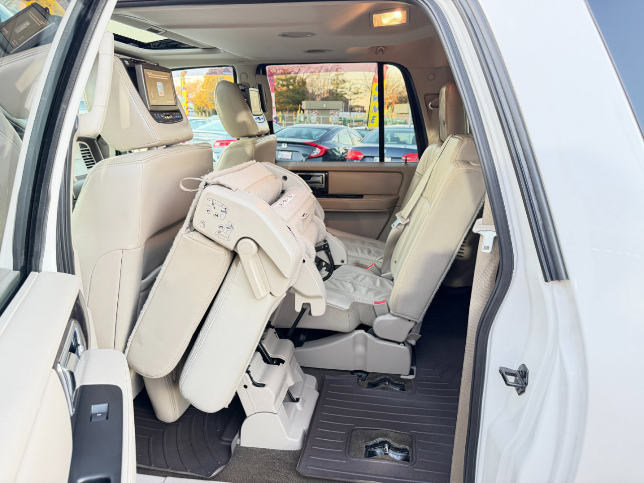 Used 2015 Lincoln Navigator L 4WD image 34