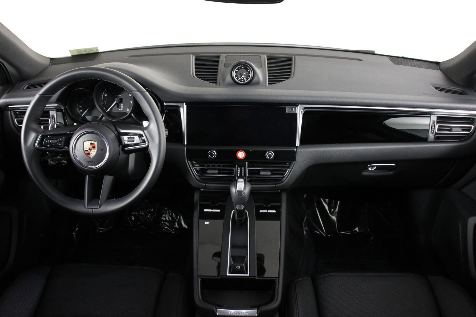 Certified 2025 Porsche Macan image 11