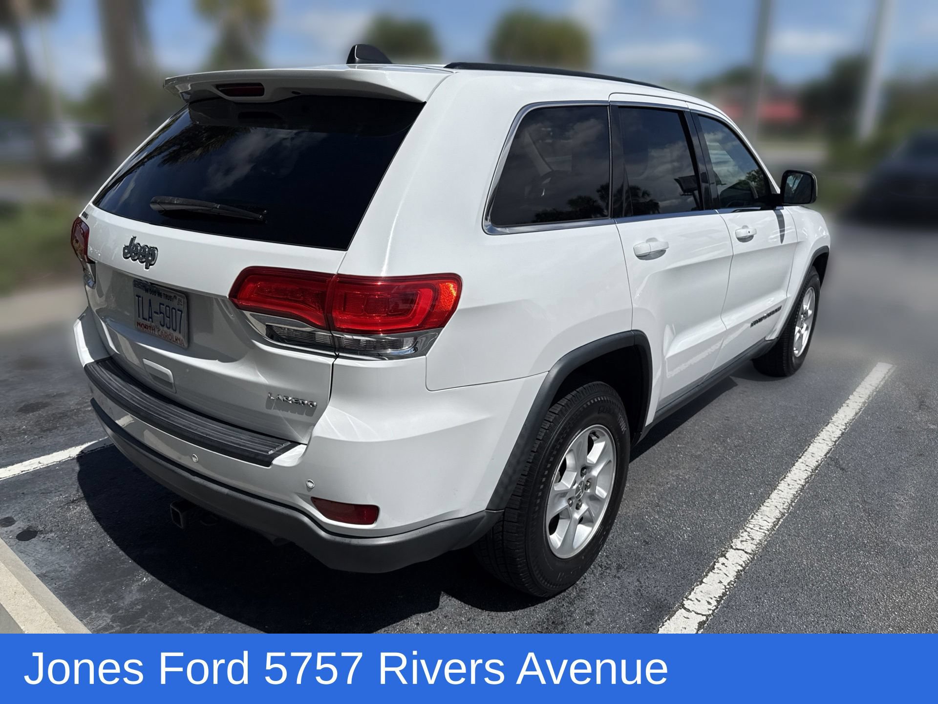Used 2017 Jeep Grand Cherokee Laredo RWD image 3