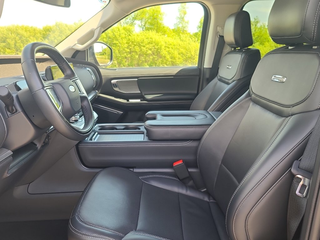 Used 2025 Ford Expedition Platinum AWD/4WD image 13