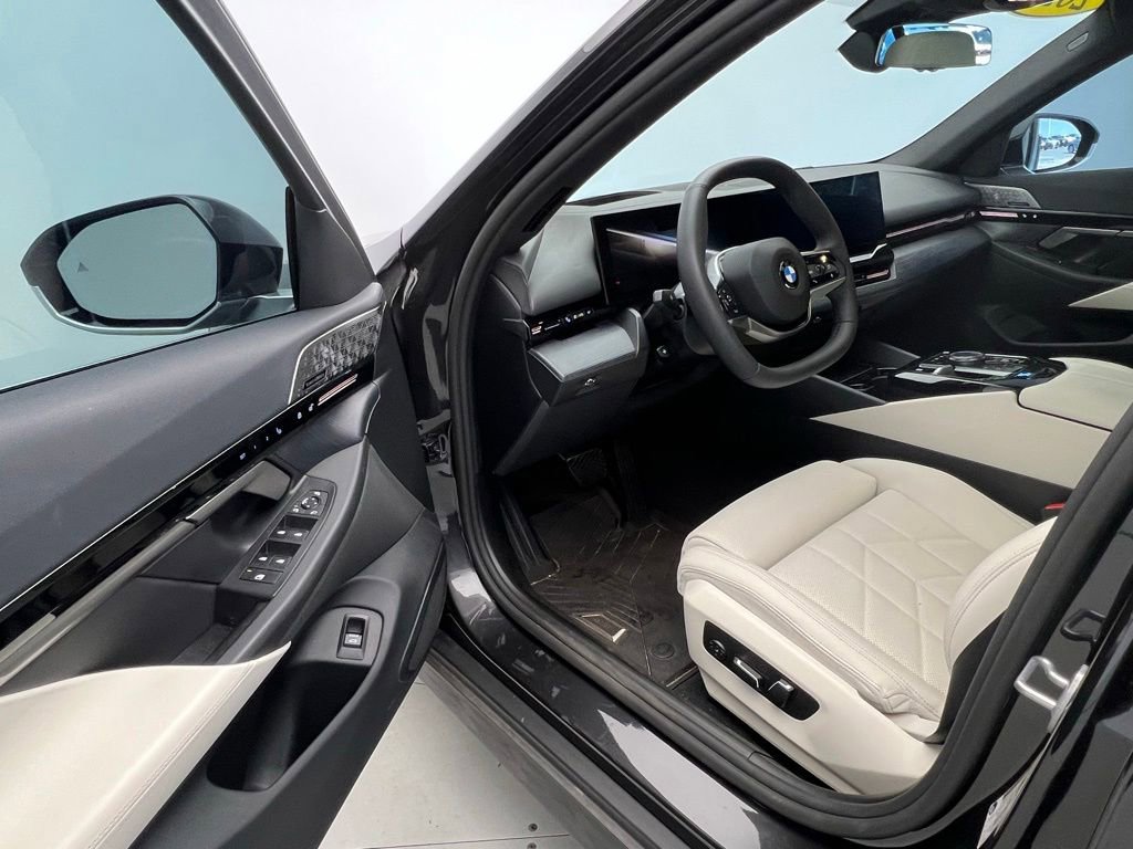 Certified 2025 BMW 530i w/ Premium Package RWD image 21