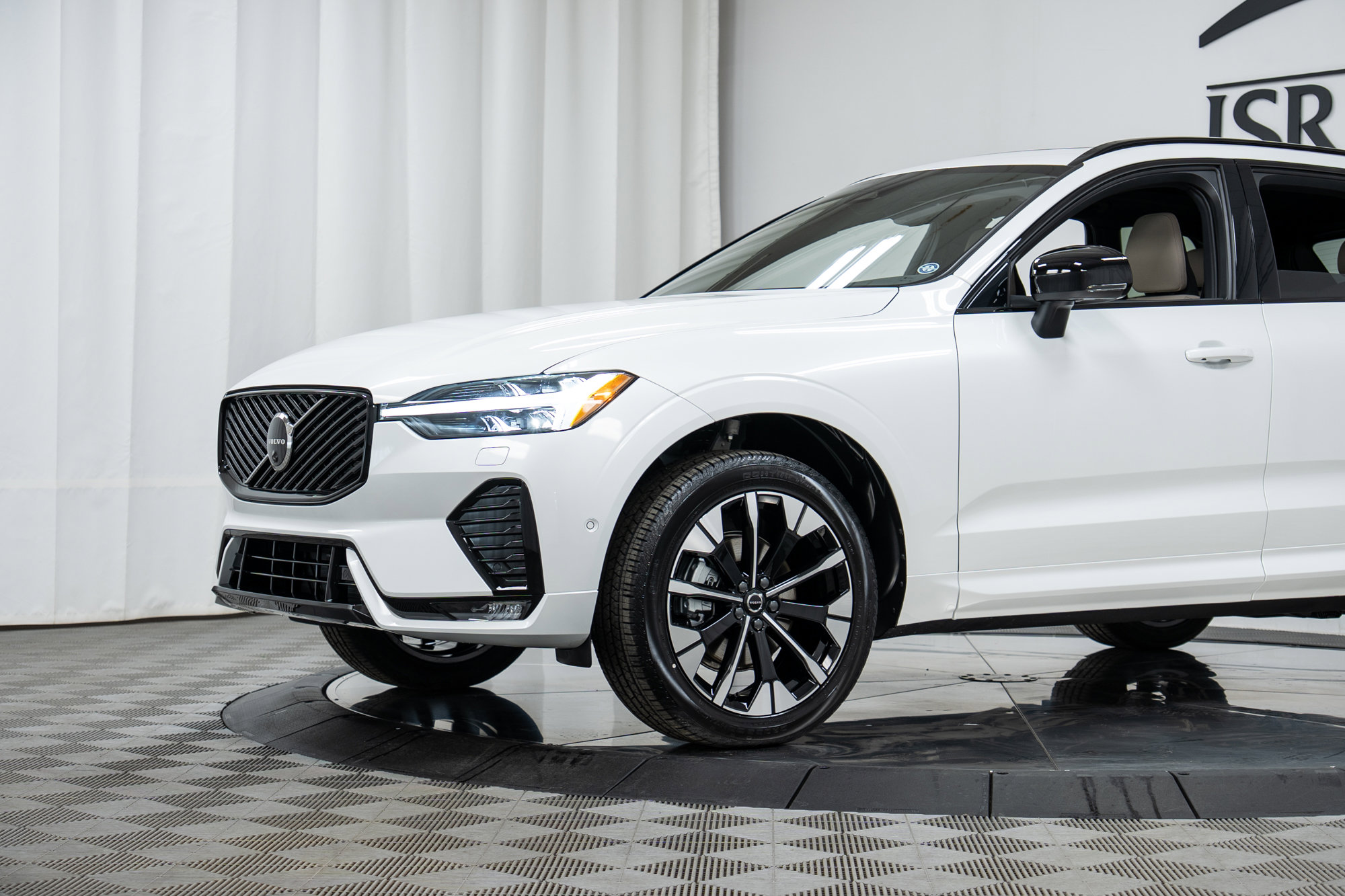 New 2026 Volvo XC60 B5 Plus w/ Climate Package image 25