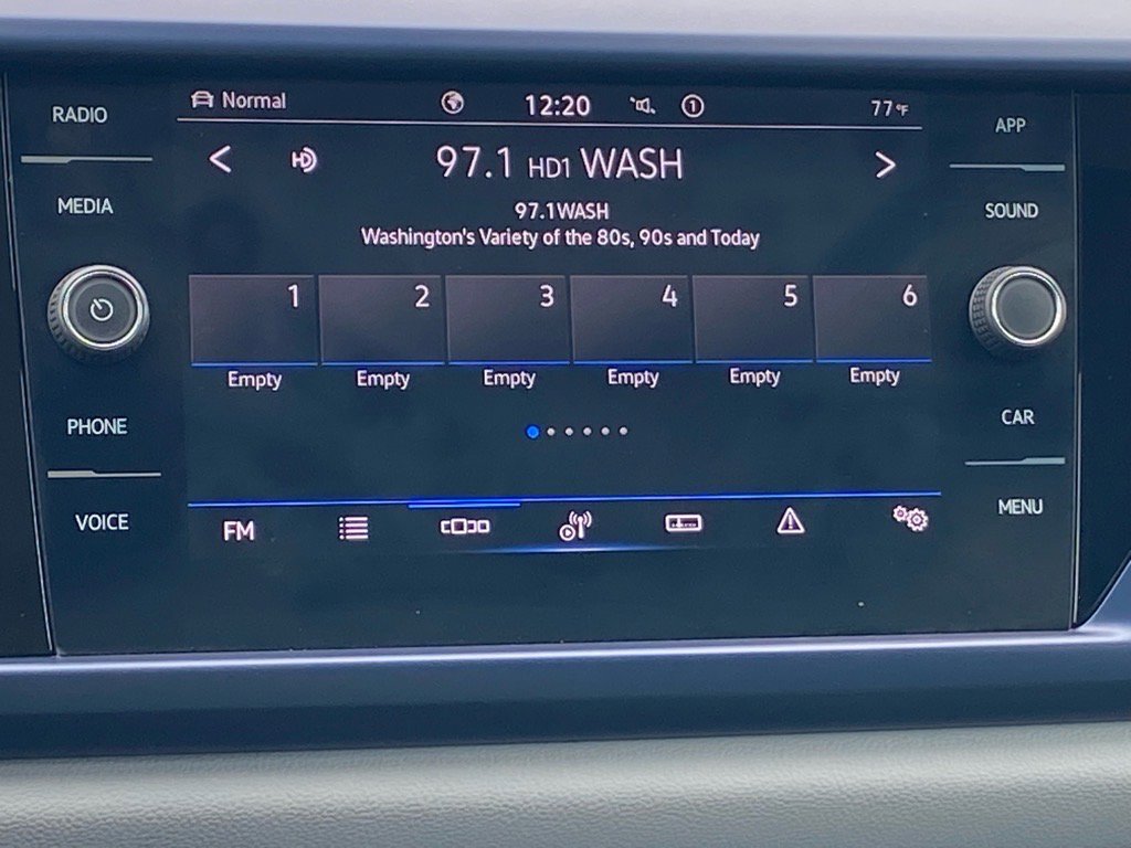 Used 2022 Volkswagen Taos SE w/ Panoramic Sunroof Package image 10