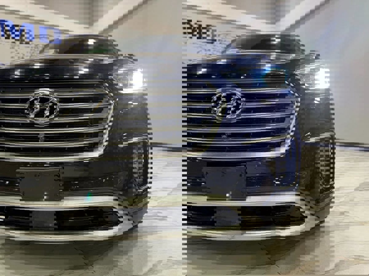 Used 2017 Hyundai Santa Fe SE w/ SE Ultimate Tech Package 03 image 6