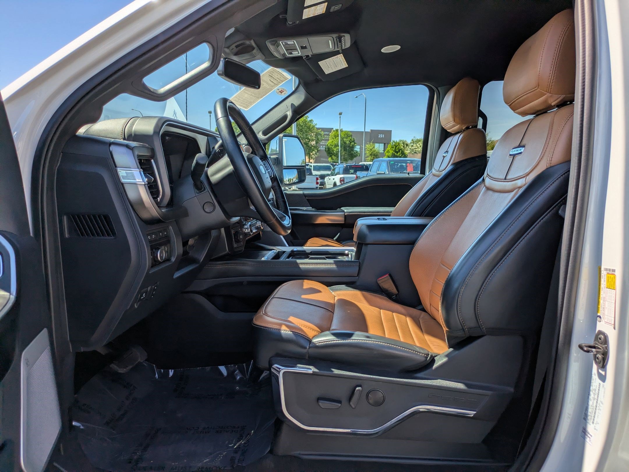 Used 2023 Ford F250 Platinum w/ FX4 Off-Road Package image 17