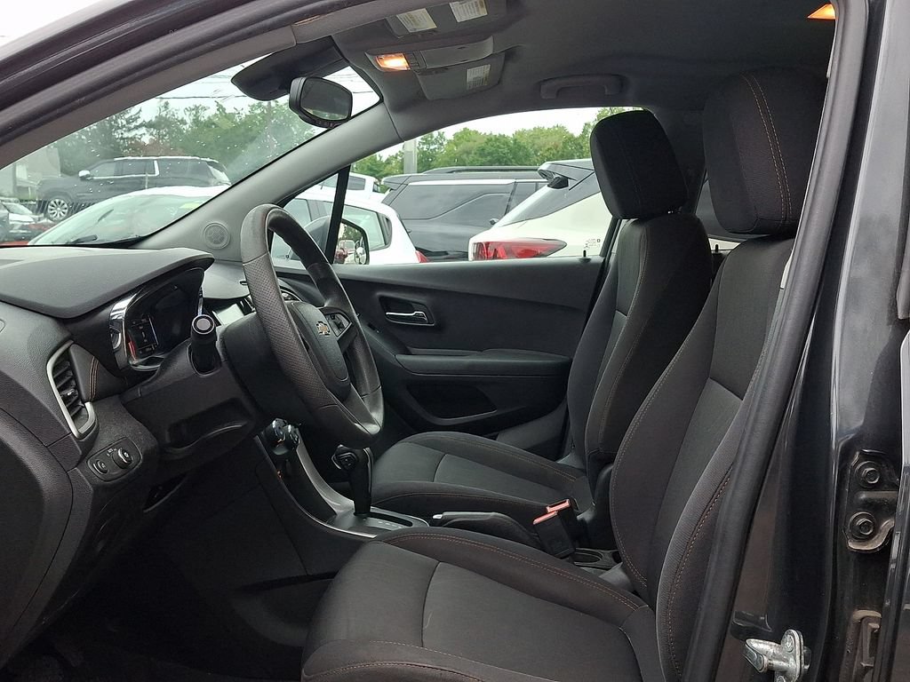 Used 2017 Chevrolet Trax LT FWD image 13