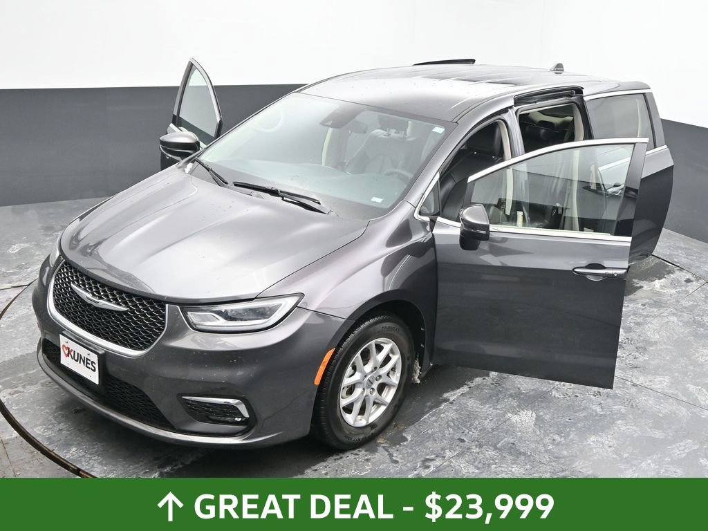 Used 2023 Chrysler Pacifica Touring-L image 61
