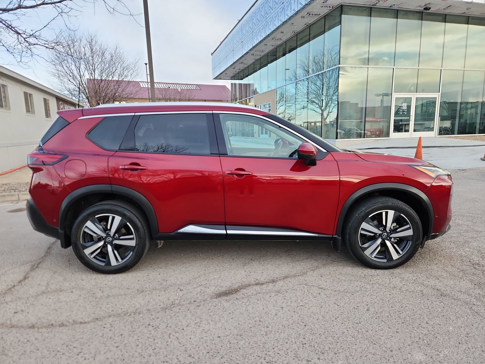 Used 2023 Nissan Rogue SL w/ SL Premium Package image 6