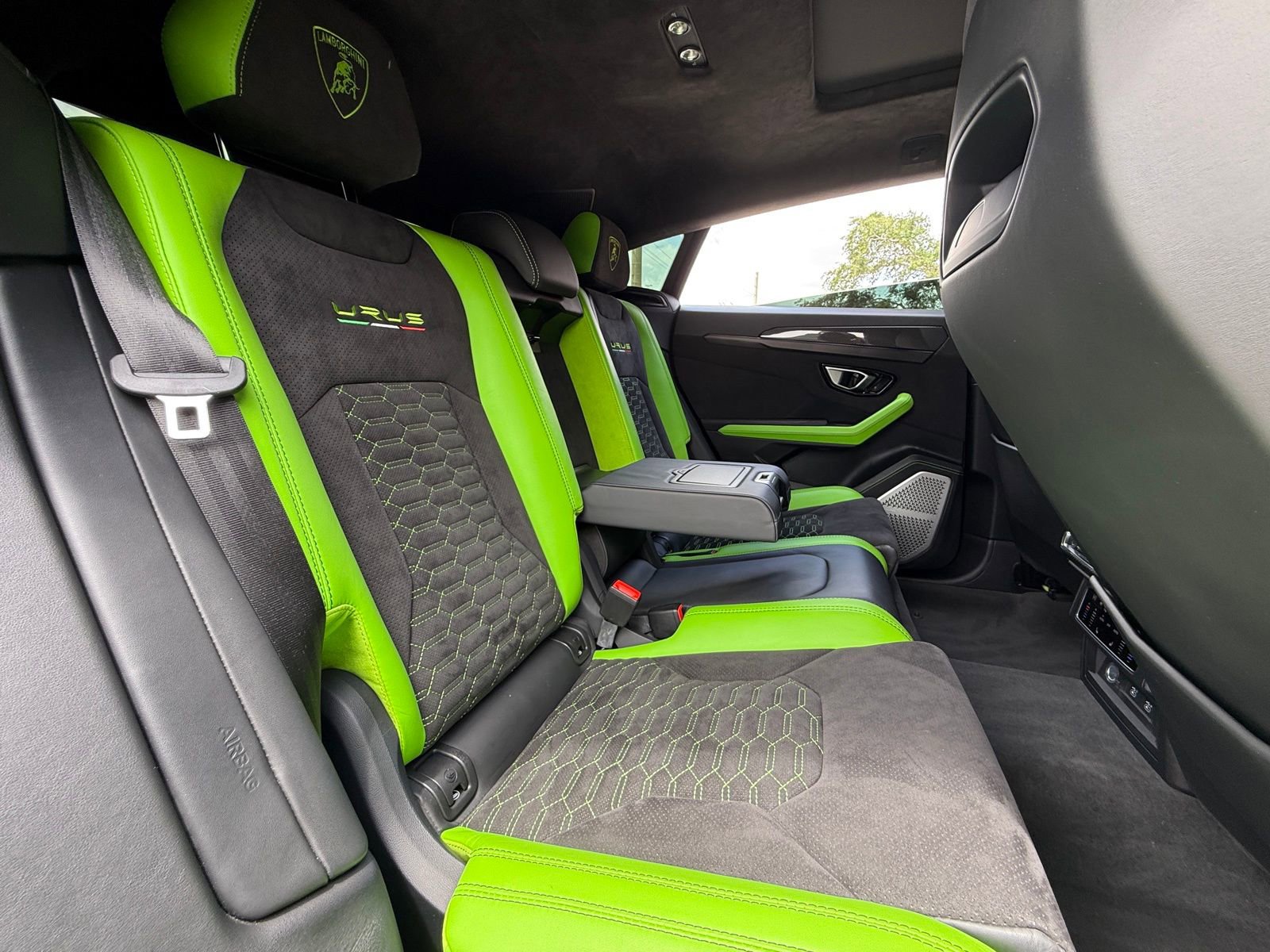 Used 2022 Lamborghini Urus image 34