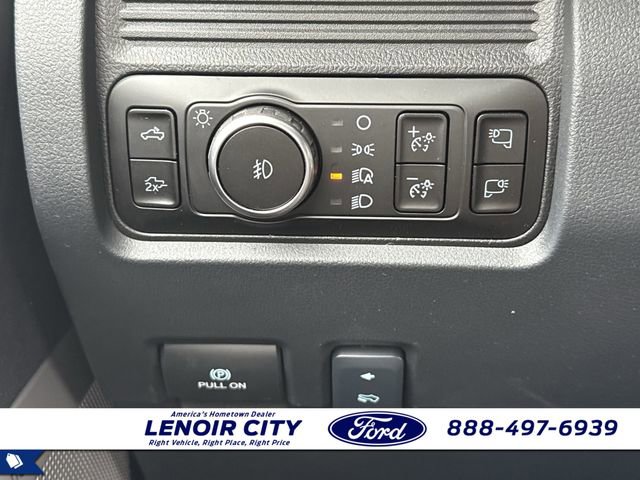 New 2026 Ford F250 Lariat w/ Black Appearance Package image 29