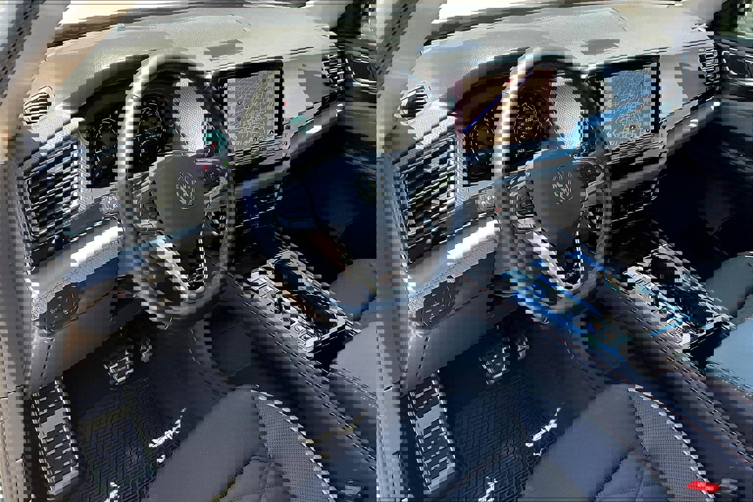 Used 2024 Volkswagen Atlas Peak Edition SEL image 14