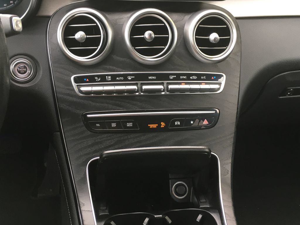 Used 2021 Mercedes-Benz GLC 300 4MATIC image 16