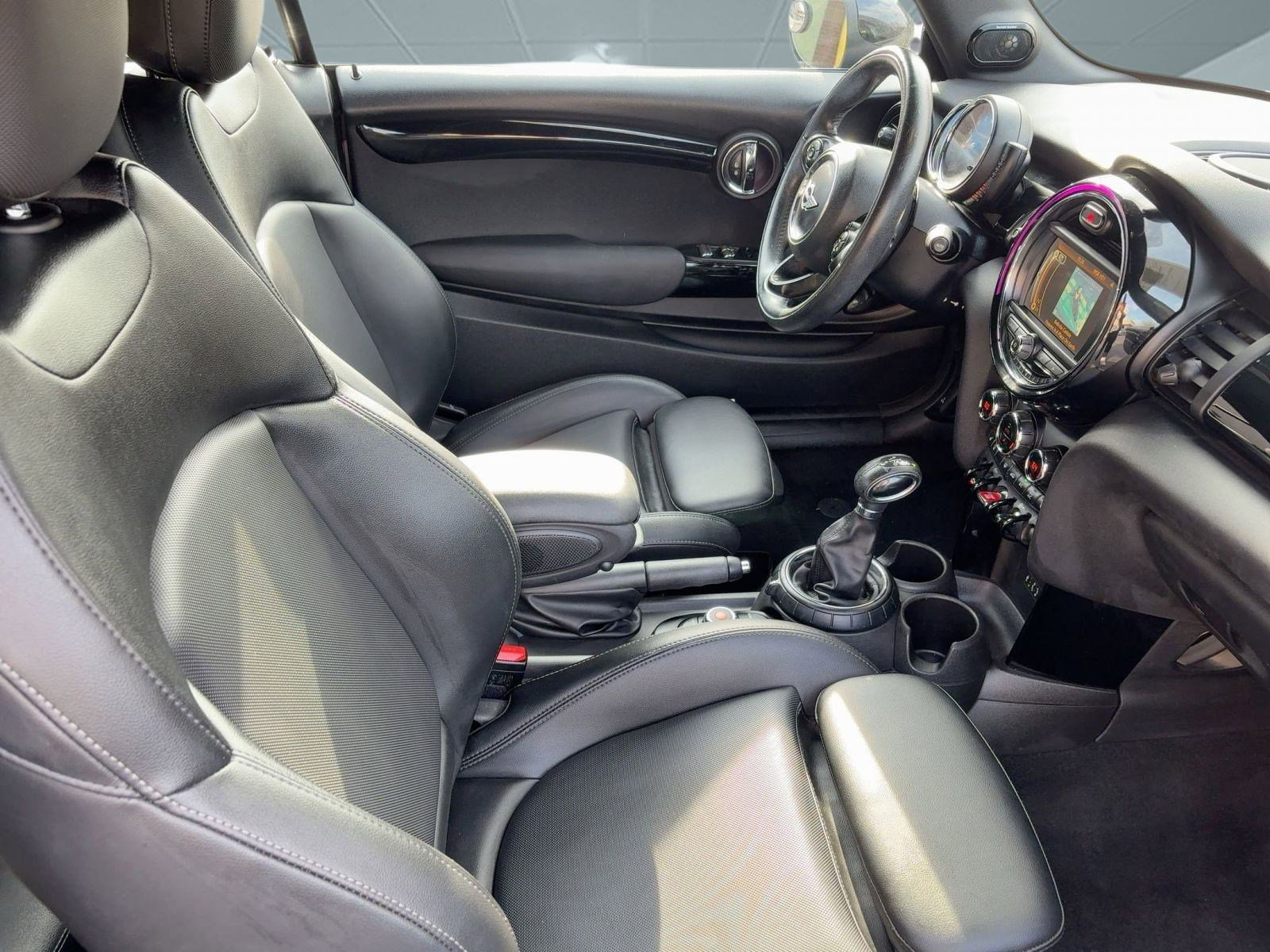 Used 2017 MINI Cooper Convertible image 28