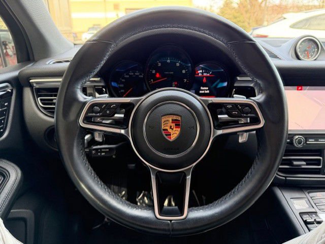 Used 2019 Porsche Macan image 30