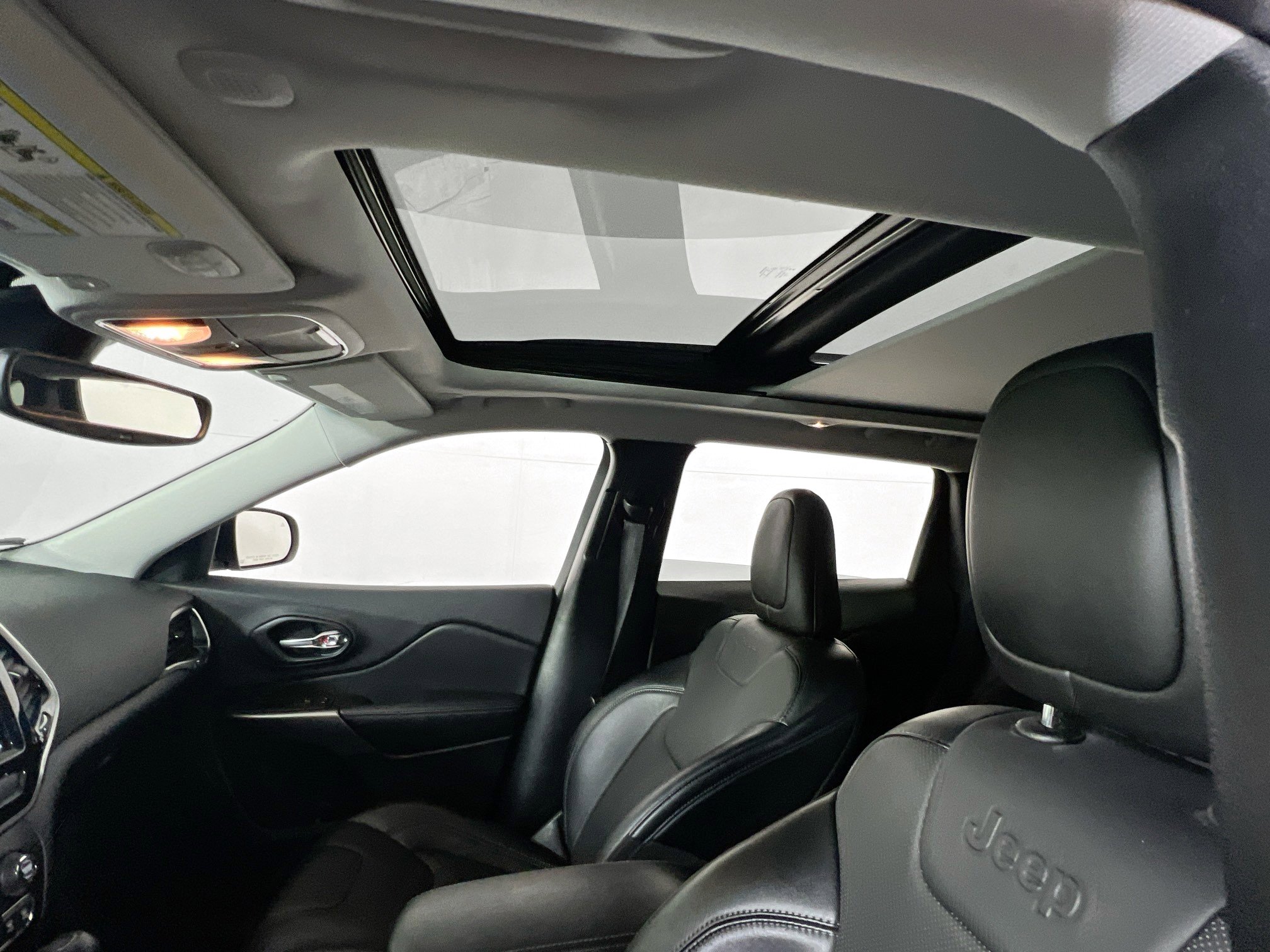 Used 2022 Jeep Cherokee Limited image 20