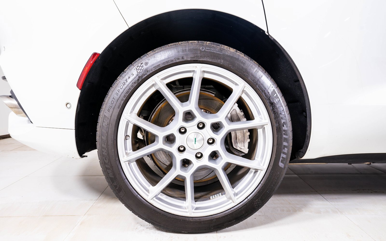 Used 2022 Aston Martin DBX image 11