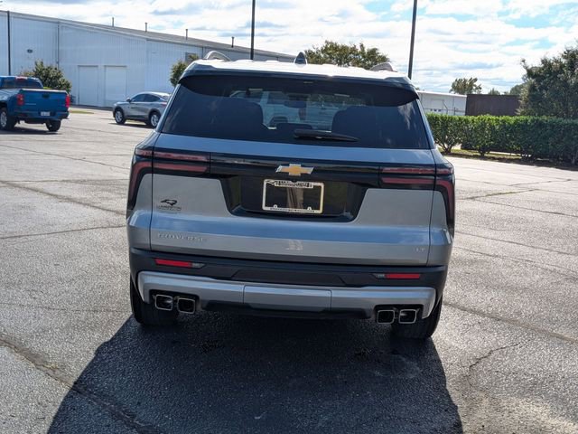 Used 2024 Chevrolet Traverse LT image 4