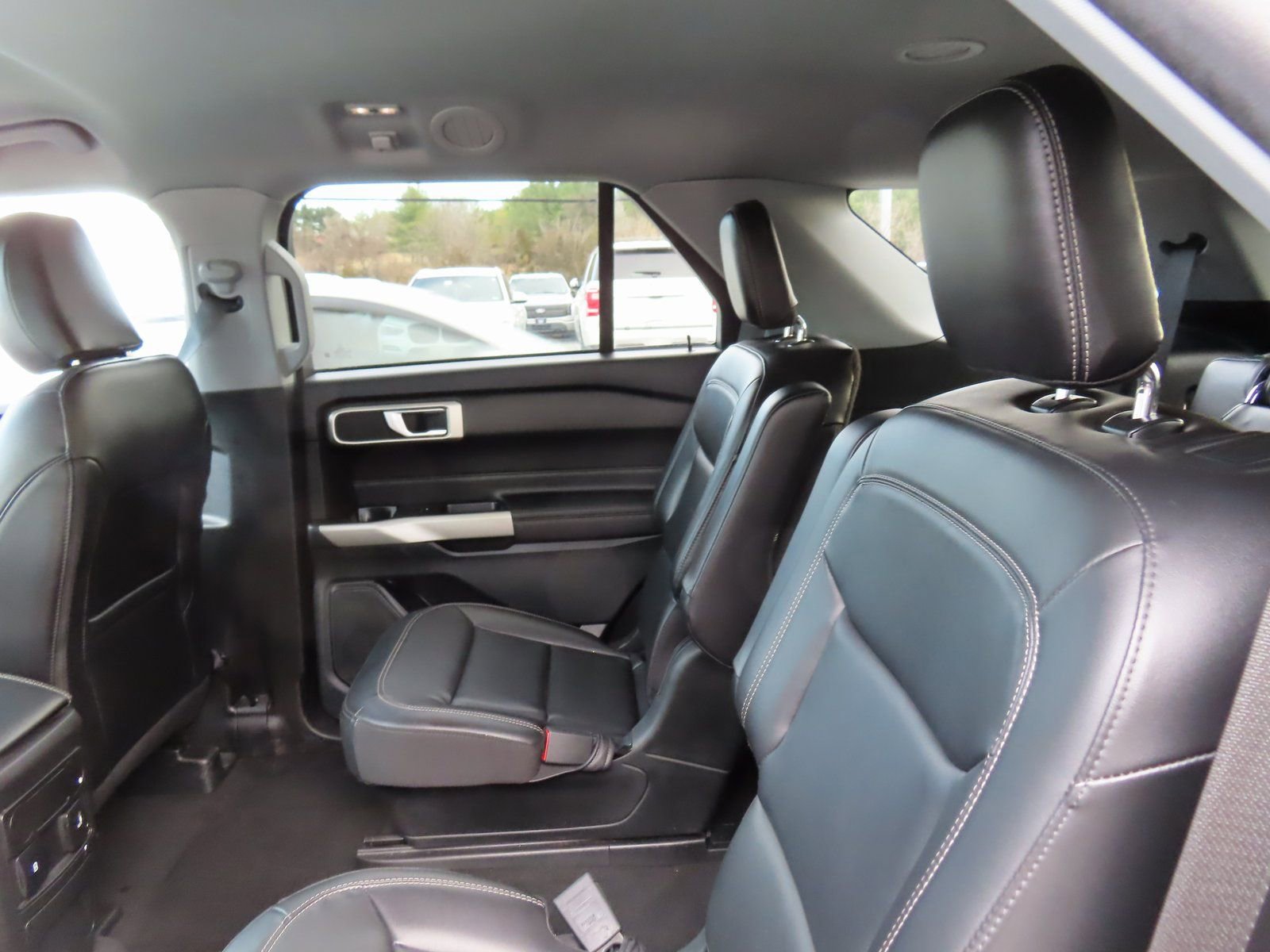 Used 2023 Ford Explorer XLT w/ Equipment Group 202A image 32