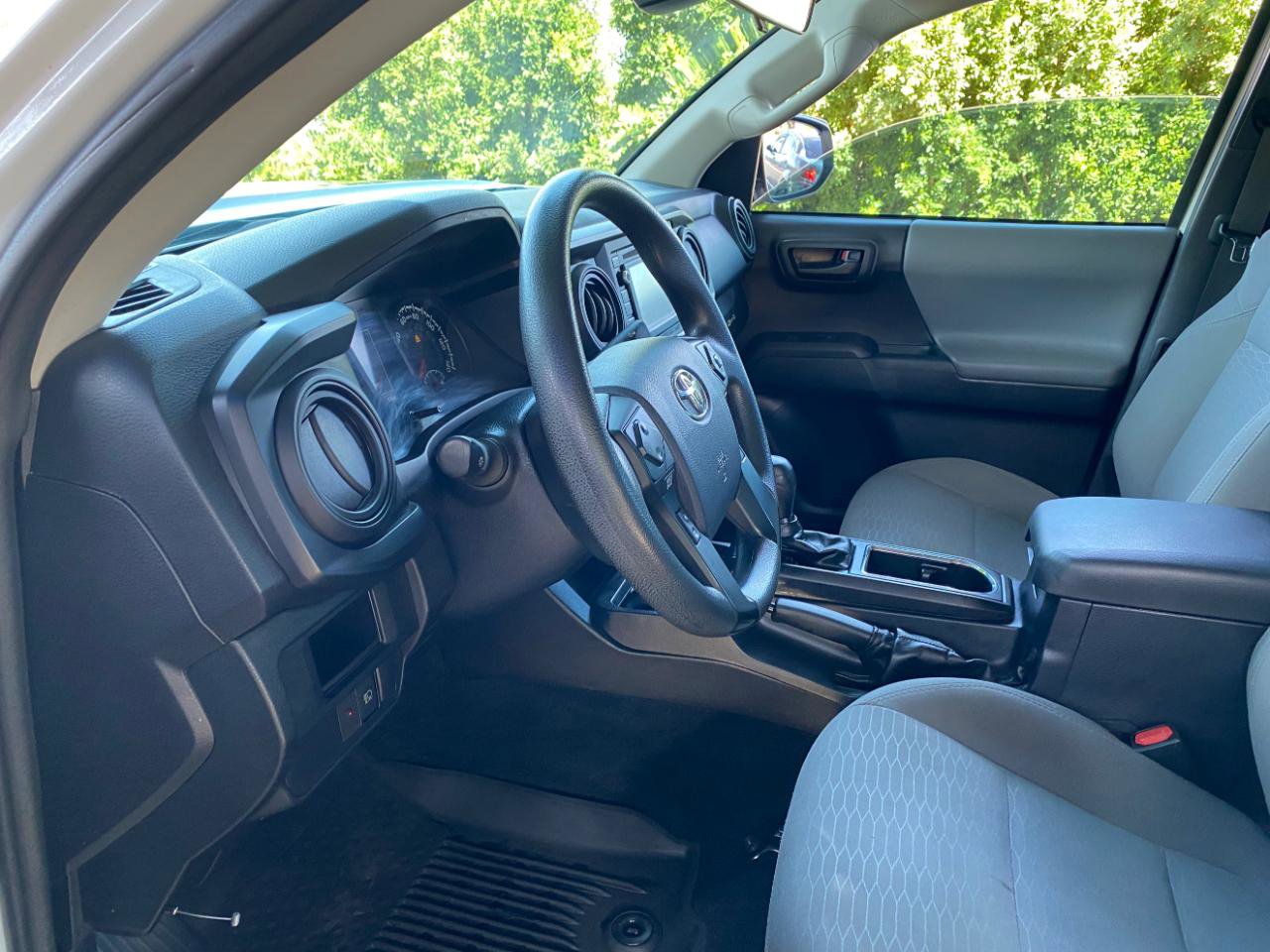 Used 2018 Toyota Tacoma SR RWD image 28
