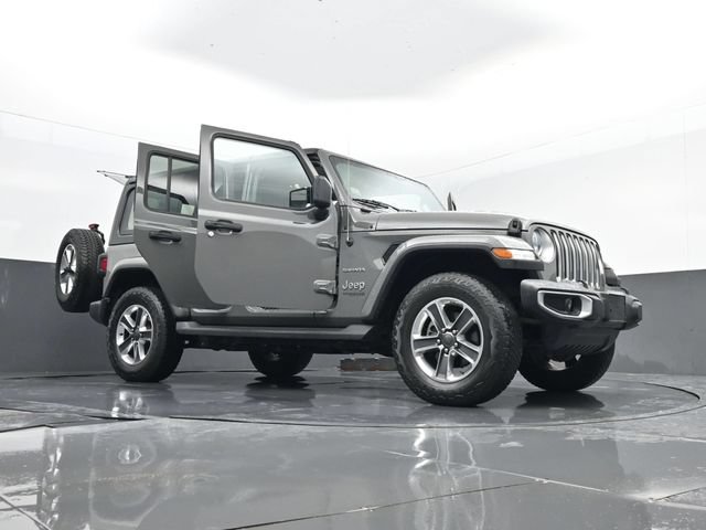 Used 2019 Jeep Wrangler Unlimited Sahara w/ Dual Top Group AWD/4WD image 32