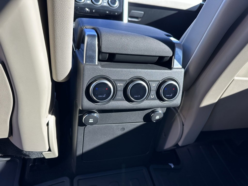 Used 2019 Land Rover Discovery HSE image 24