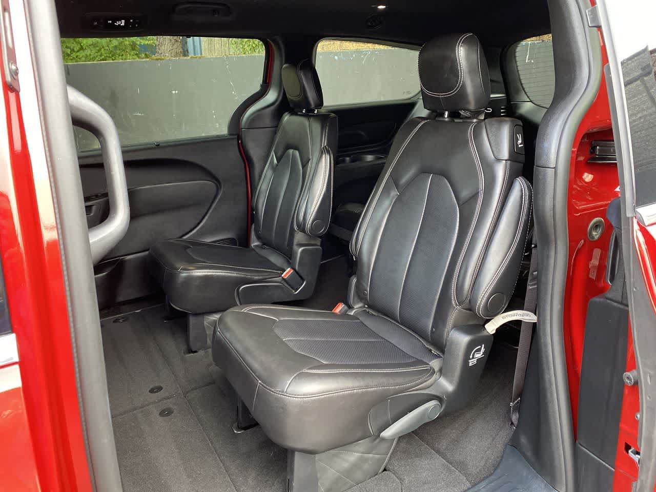 Used 2025 Chrysler Pacifica Select FWD image 15