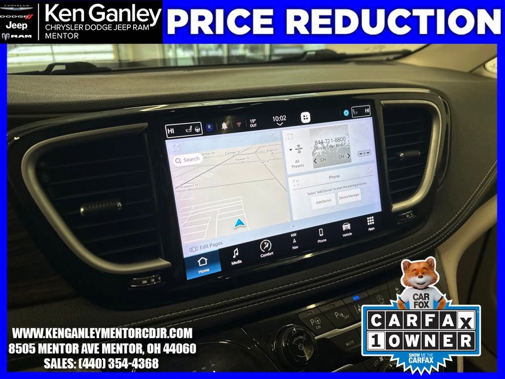 Used 2023 Chrysler Pacifica Limited w/ Uconnect Theater Family Group image 16