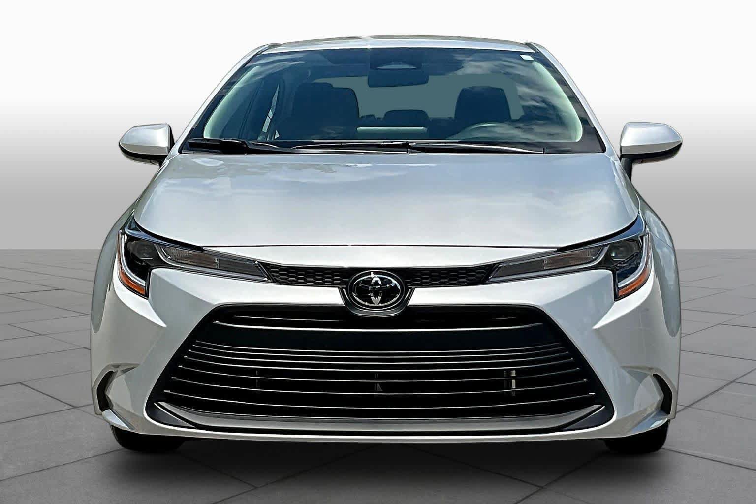 Used 2026 Toyota Corolla LE FWD image 4