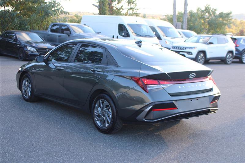 Used 2024 Hyundai Elantra SEL image 6