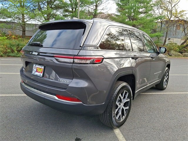 Used 2024 Jeep Grand Cherokee Limited w/ Trailer Tow Package image 12