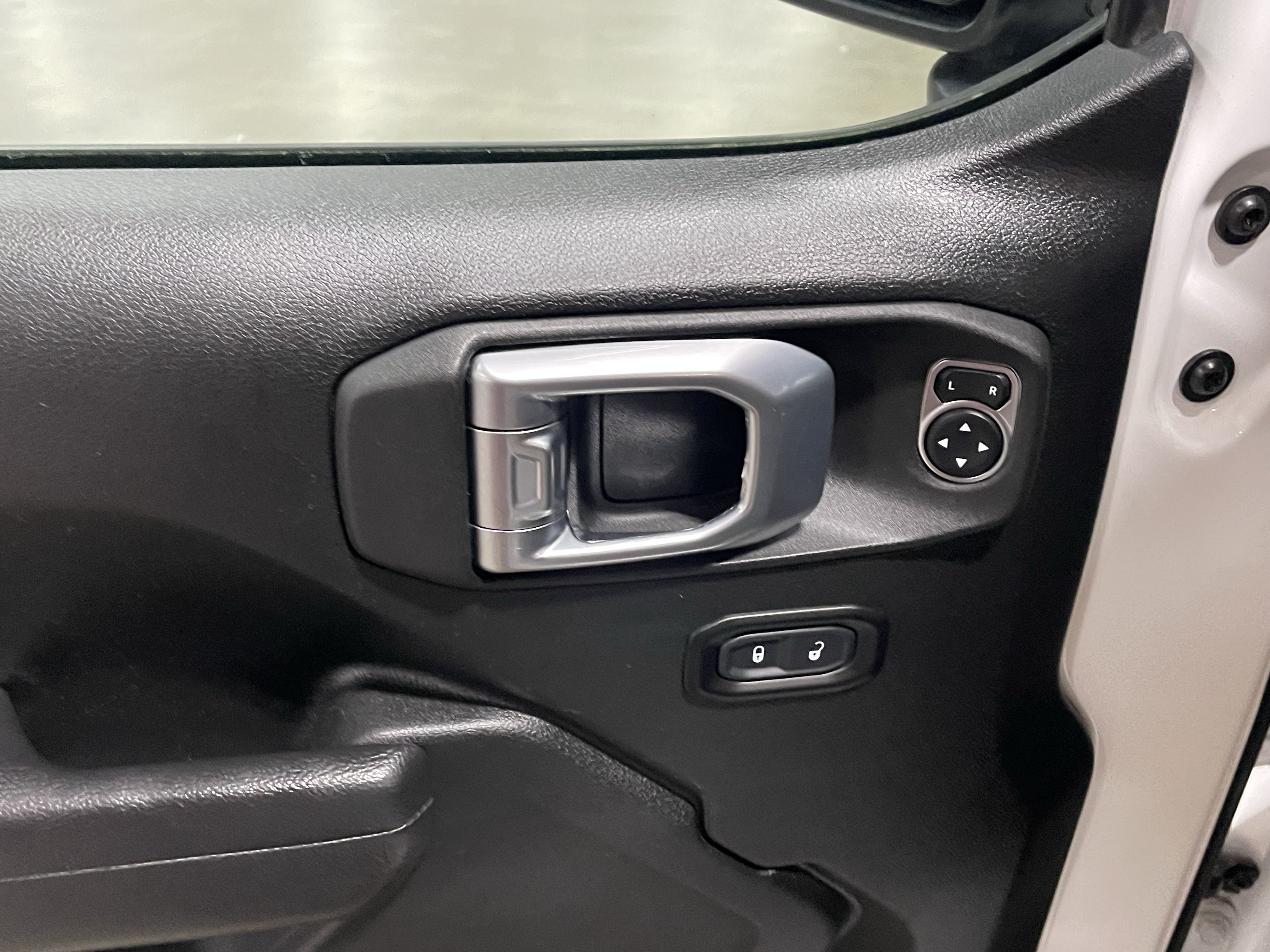 Used 2023 Jeep Gladiator Sport AWD/4WD image 18