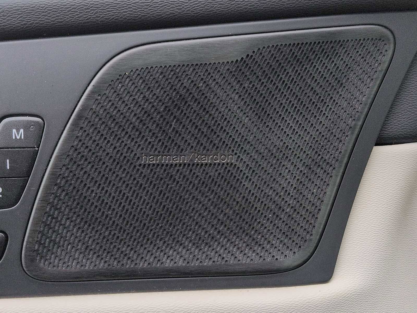 Used 2020 Volvo XC60 T5 Momentum image 32