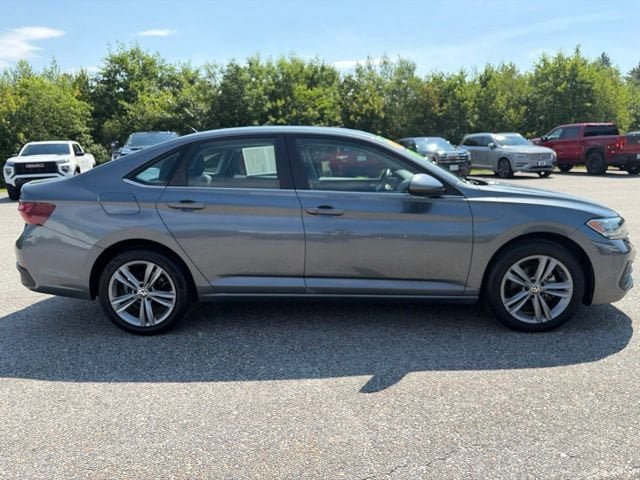 Used 2024 Volkswagen Jetta SE FWD image 8