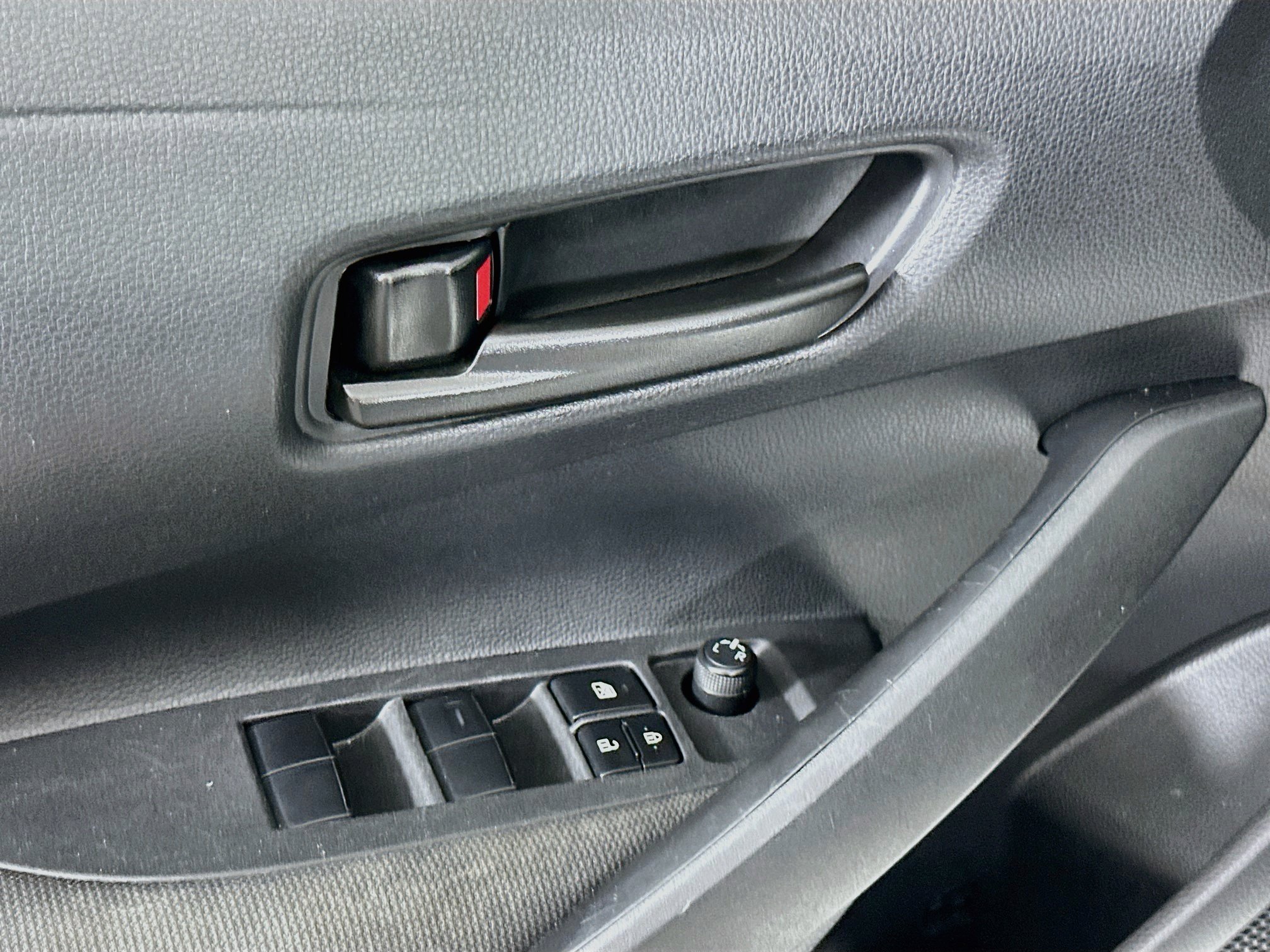 Used 2025 Toyota Corolla LE FWD image 15