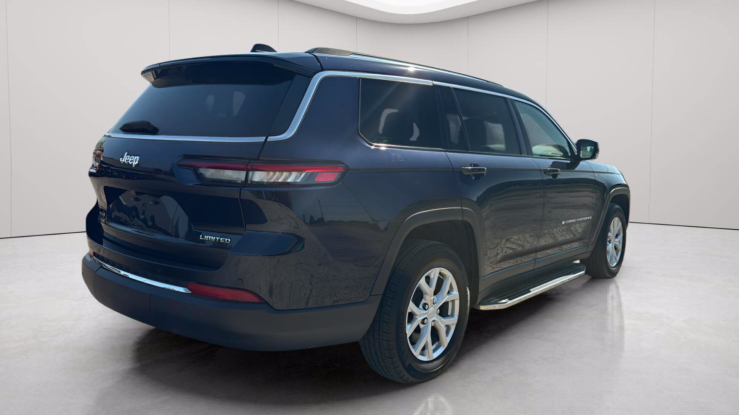 Used 2023 Jeep Grand Cherokee L Limited w/ Luxury Tech Group II AWD/4WD image 4