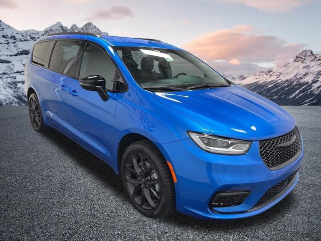 New 2026 Chrysler Pacifica Select w/ S Appearance Package image 3