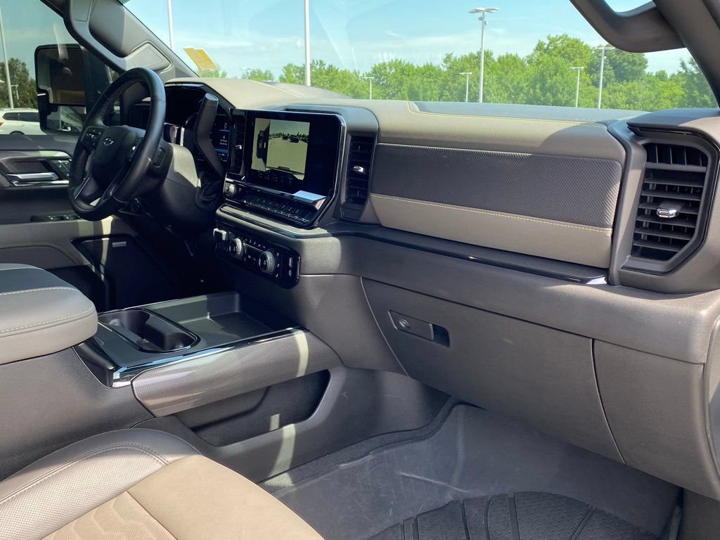 Used 2024 Chevrolet Silverado 2500 ZR2 w/ Technology Package AWD/4WD image 29