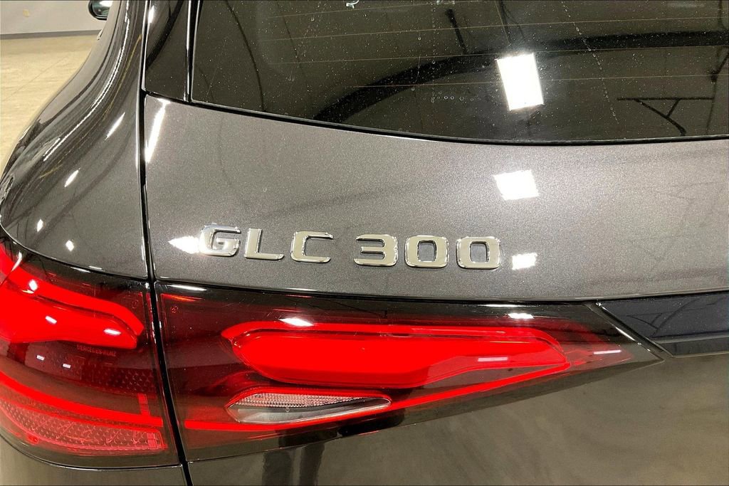 Used 2025 Mercedes-Benz GLC 300 4MATIC image 24