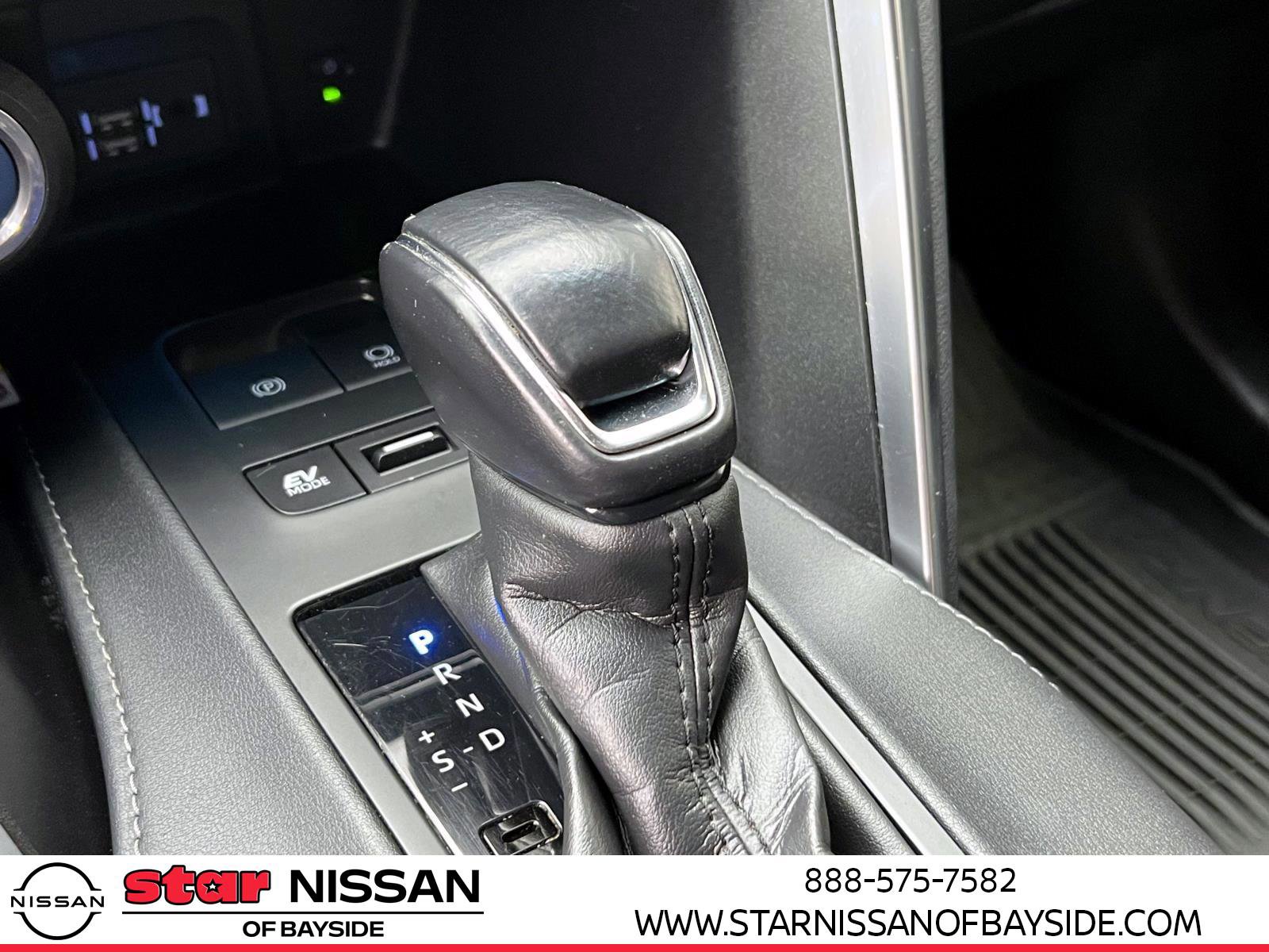 Used 2021 Toyota Venza LE image 29