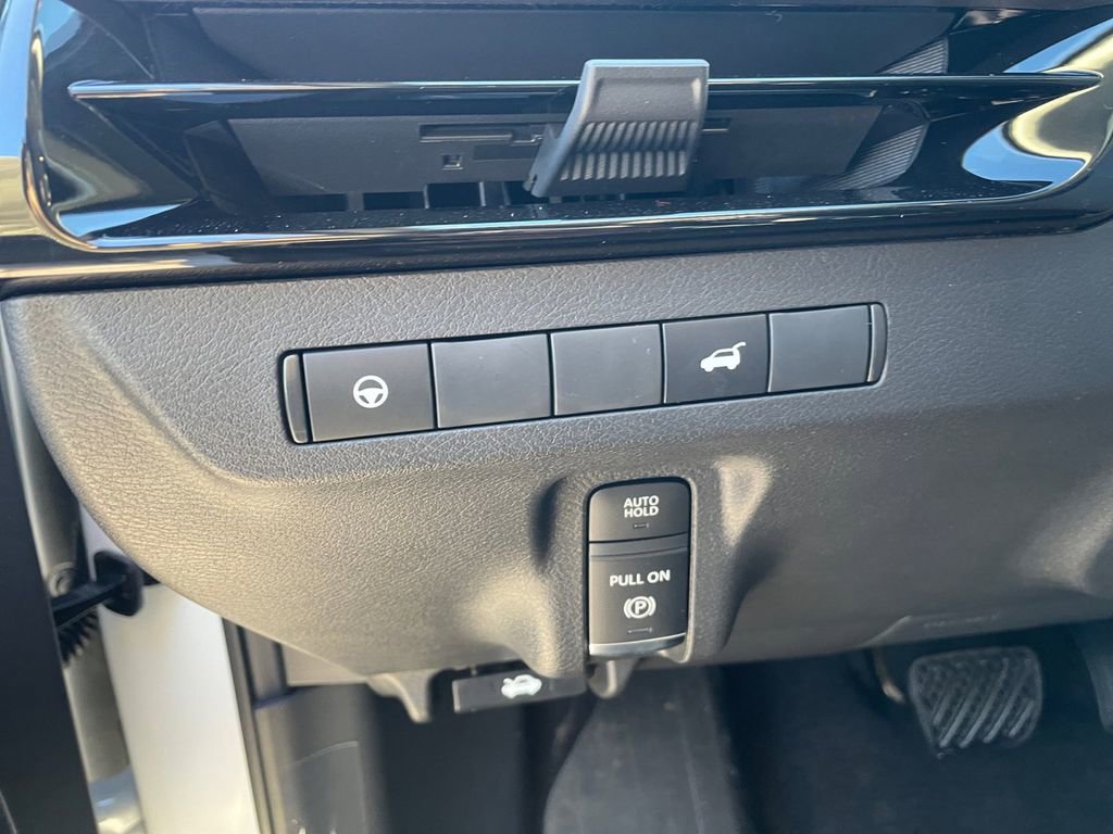 Certified 2025 Nissan Murano SV image 12