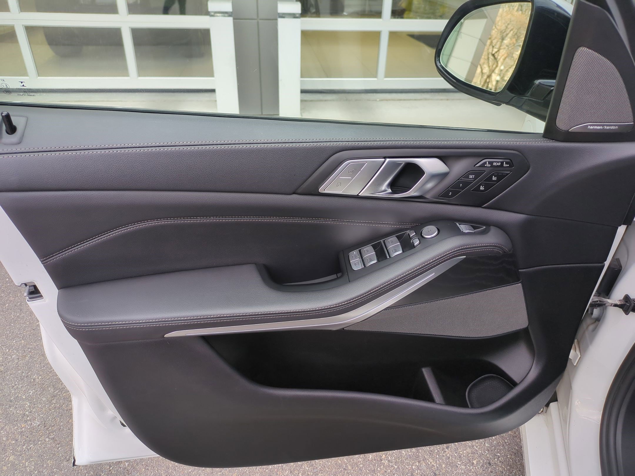 Used 2020 BMW X7 xDrive40i w/ Premium Package image 9