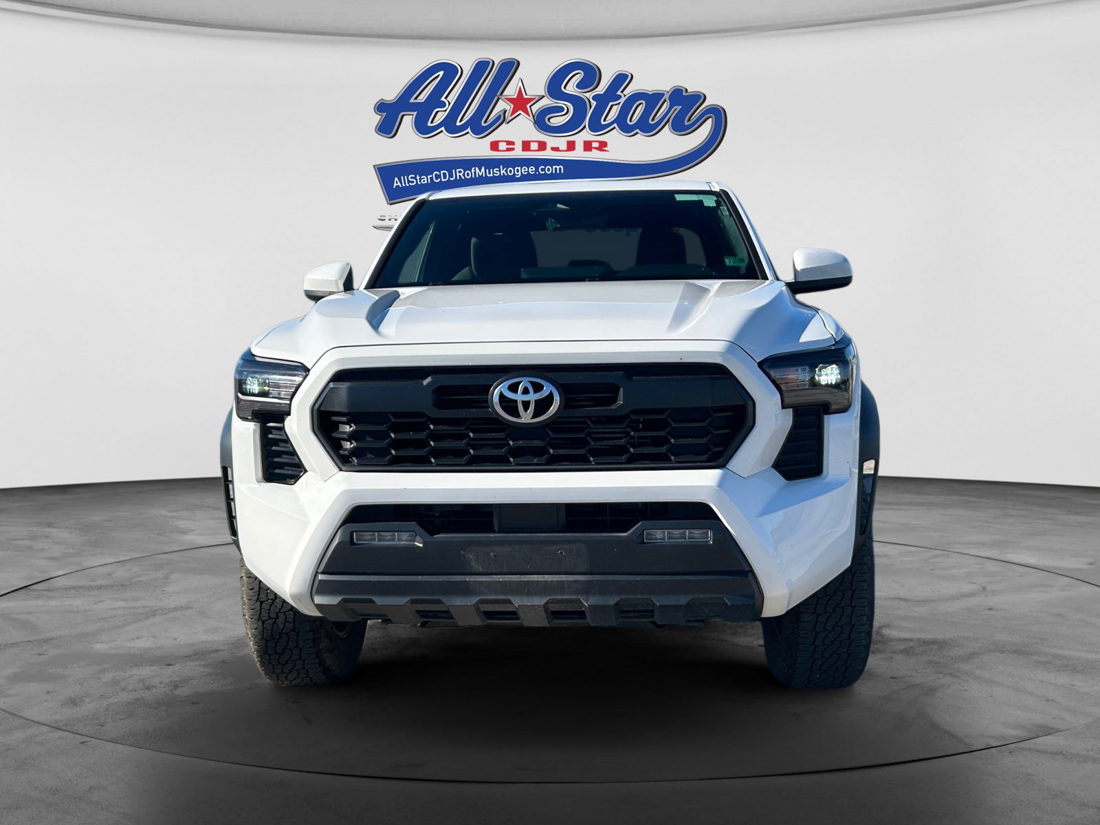 Used 2025 Toyota Tacoma TRD Off-Road AWD/4WD image 2