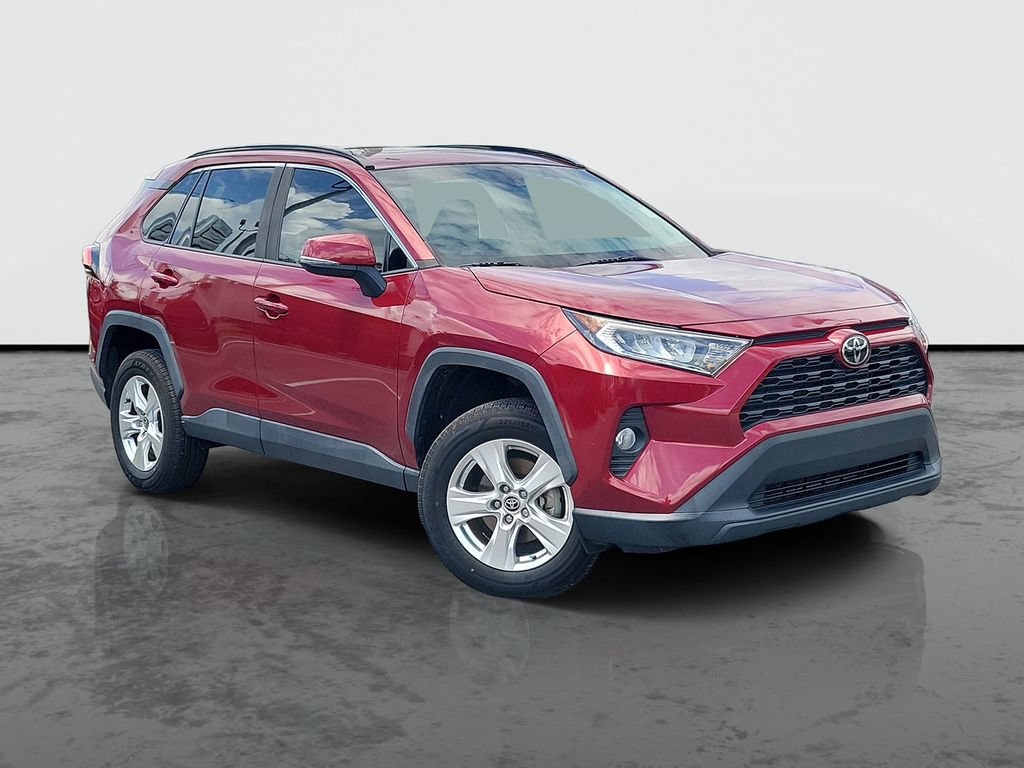 Used 2021 Toyota RAV4 XLE w/ Convenience Package FWD image 1